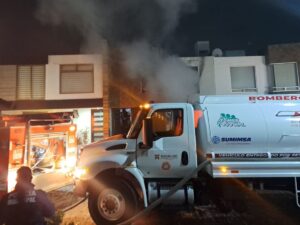 omberos de Hidalgo controlaron el fuego en una casa de Zempoala.