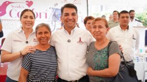 El alcalde San Román Duval reafirma el compromiso de Ayudas Colibrí con la salud en Huejutla