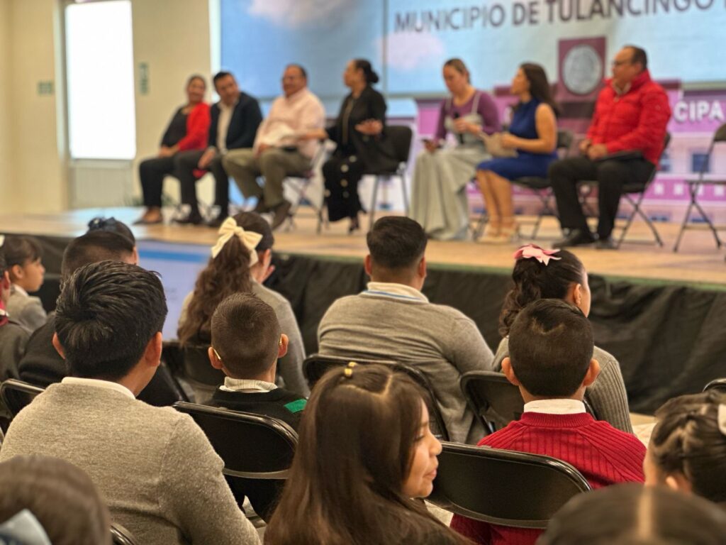La presidenta municipal de Tulancingo, Lorena García Cázares, encabezó el acto de apertura del concurso de oratoria, celebrado el 28 de abril, en el que participaron 33 estudiantes de cuarto a sexto grado