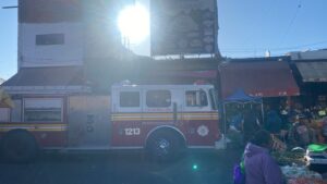 Corto circuito provoca incendio en cremería de la Central de Abasto Pifsal en Tulancingo​