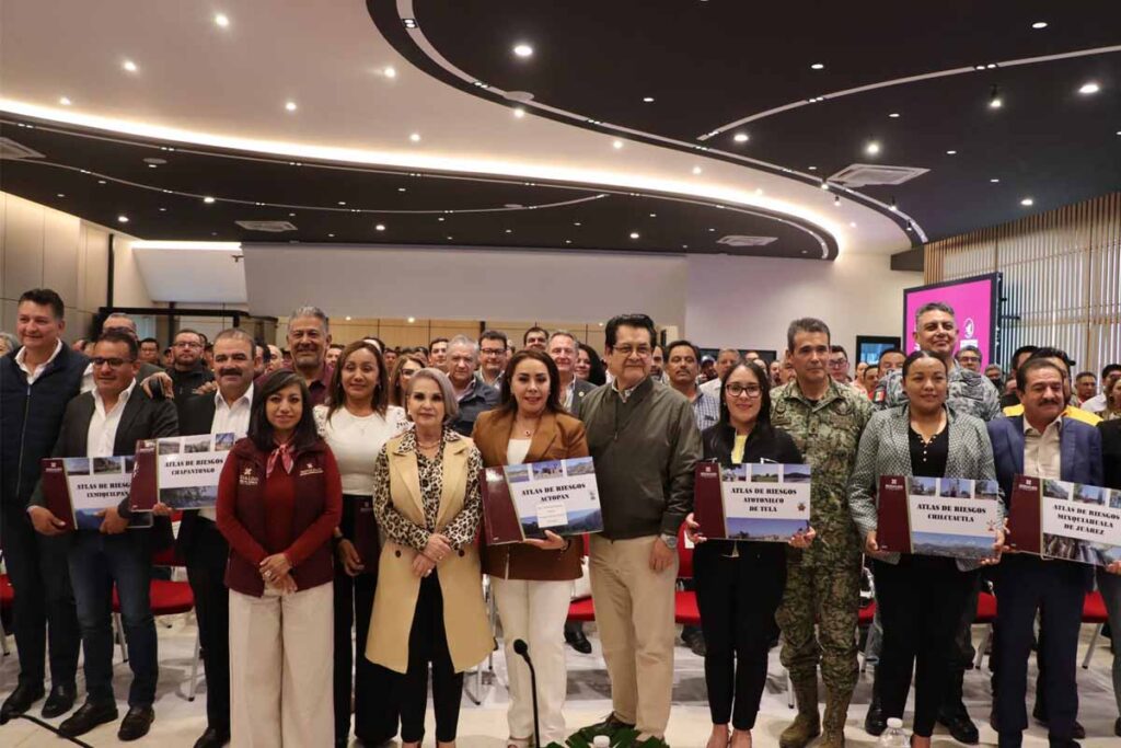 Les fue entregado su atlas a 12 municipios hidalguenses, con lo que ya son 54 los que cuentan con el documento actualizado