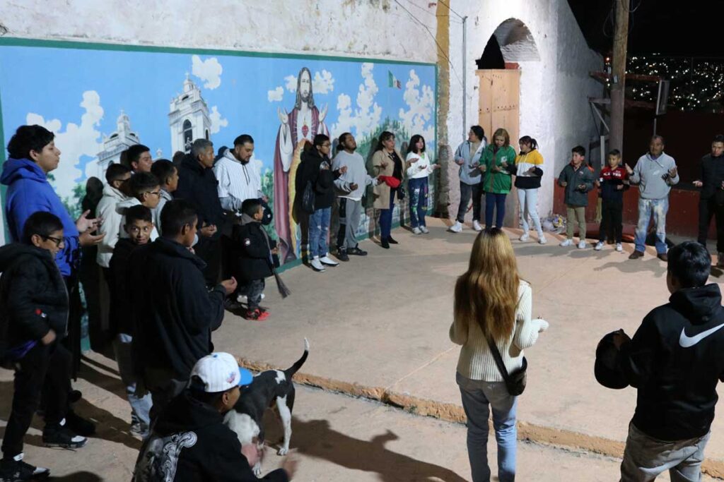 Al inicio y final de cada ensayo, los participantes realizan una oración
