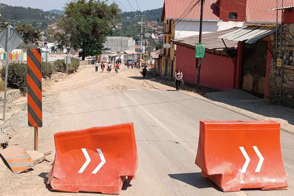 Las aspiraciones turísticas de Real del Monte podrían verse afectadas, pues la avenida principal está intransitlable
