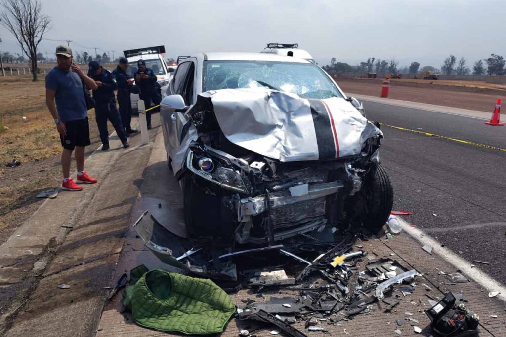 En el accidente perdieron la vida tres mujeres y un hombre; además, cinco personas, entre ellas dos menores de edad, sufrieron lesiones