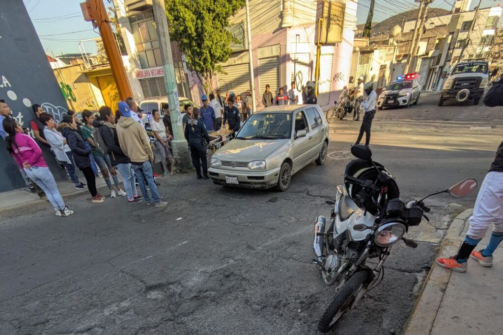 Pachuca: Accidente en las inmediaciones del centro deja a motociclista lesionado