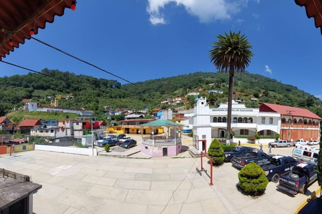 En Tlahuiltepa, la persona titular del DIF municipal cobraba más que los regidores