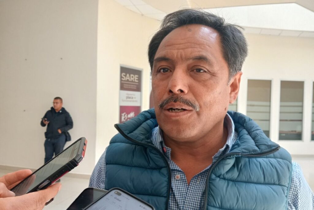 El alcalde de Acatlán estimó que actualmente existen más de 100 hectáreas de producción de jitomate bajo condiciones de invernadero en el municipio | Foto: Antonieta Islas
