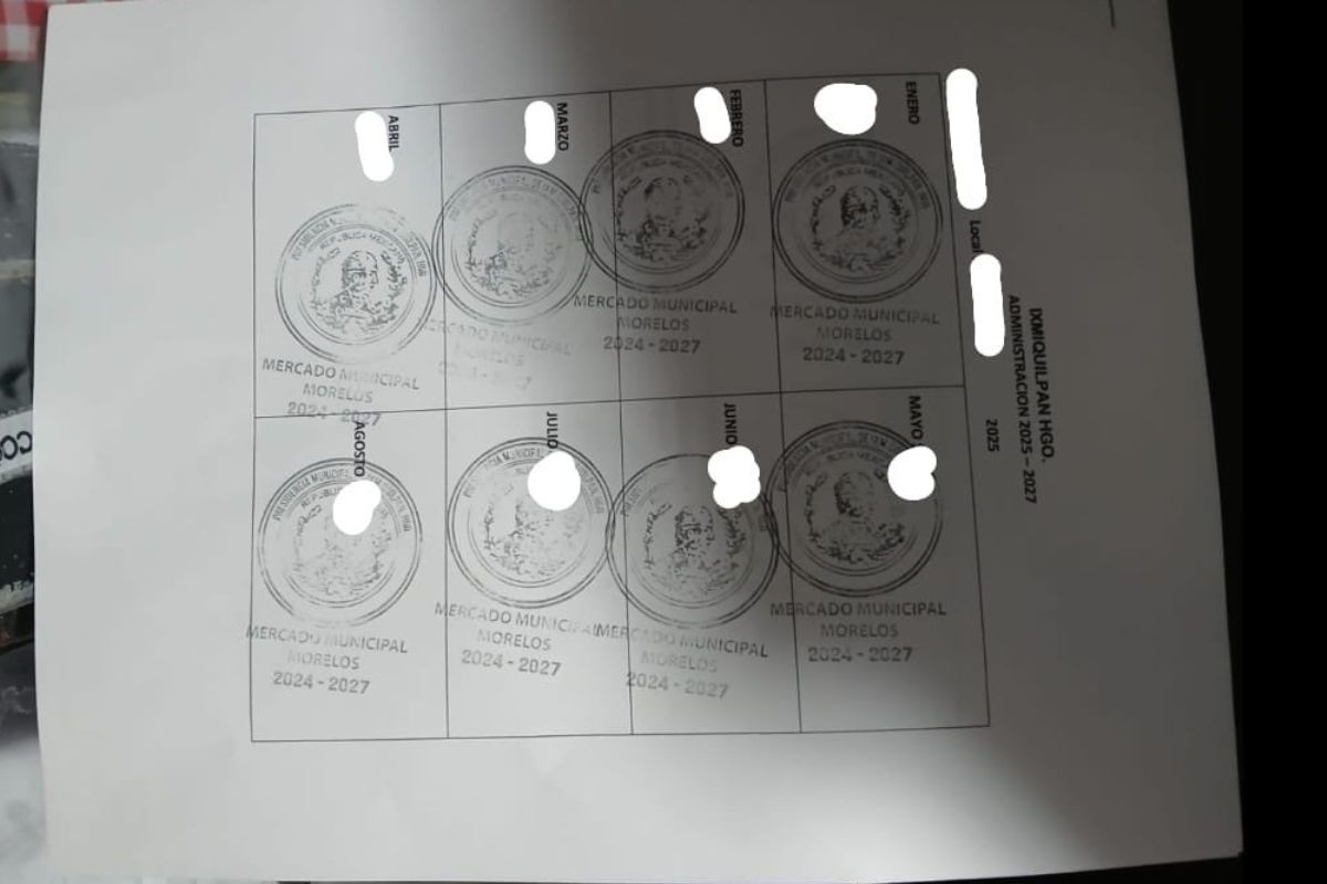Los comerciantes informaron que actualmente solo se les brinda una hoja en blanco tamaño carta, donde no se especifica el monto del pago y no esta estampada la firma del tesorero | Foto: Carlos García