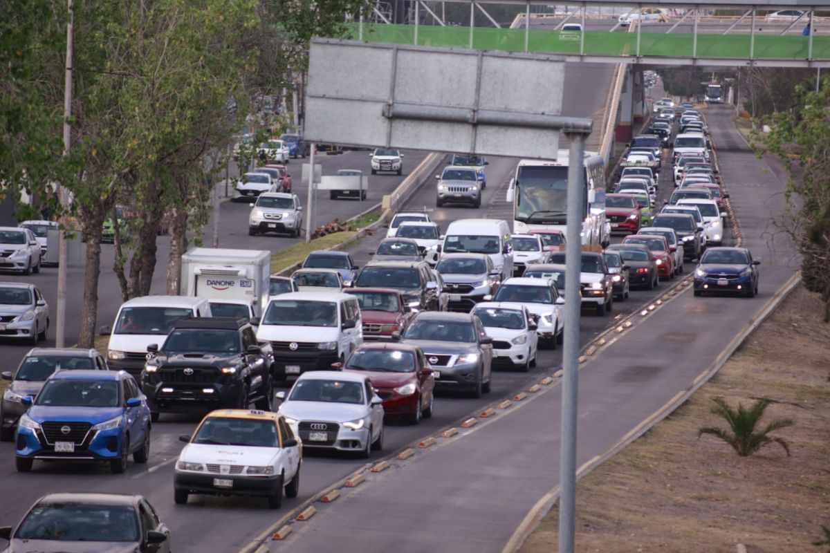 Las multas por invadir el carril del Tuzobús van de los 543 pesos a los mil 86 pesos | Foto: David Martínez