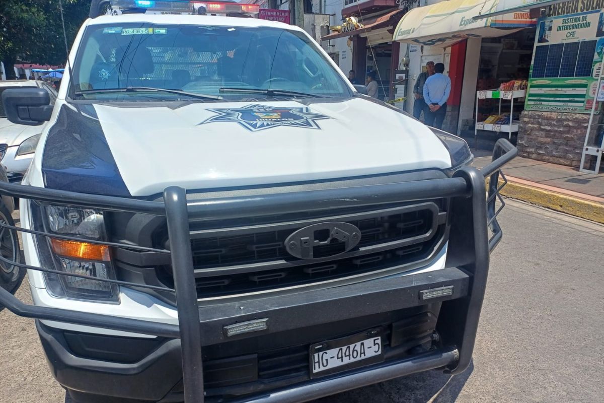Policía municipal resguarda zona del asalto en la joyería “Cartier”