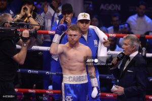 Canelo Álvarez demostró su dominio sobre William Scull en un combate que culminó con la victoria por decisión unánime