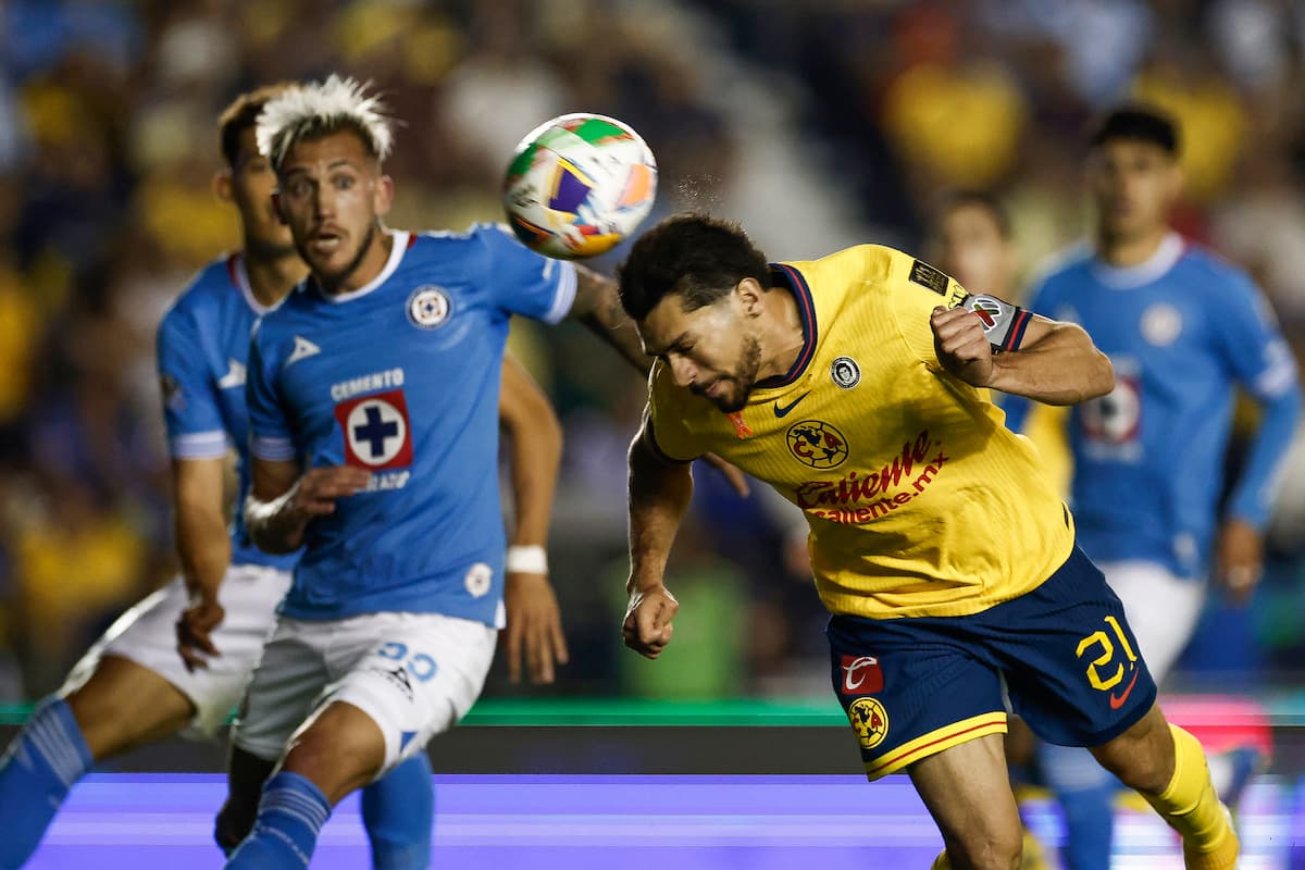 Cruz Azul encontró el 1-0 al 57 cuando el argentino Lorenzo Faravelli apareció en el área para rematar de frente a pase de Jorge Sánchez