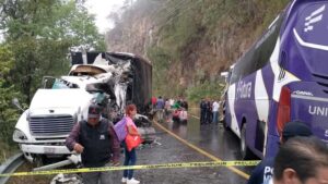 Un autobús de pasajeros estuvo involucrado en el accidenteFoto: Especial