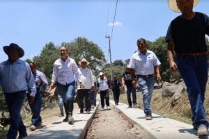 Tania Valdez supervisa obras de pavimentación en Tepeji del Río