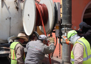 Trabajos de limpieza de drenajes en Actopan para prevenir inundaciones.