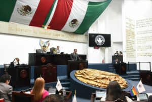 Diputados del Congreso de Hidalgo durante la sesión de aprobación de reformas