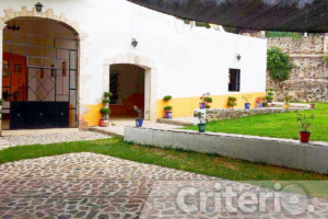 Antigua botica del siglo XIX, hoy ofrece cocina regional, cortes marinados y especialidades para todos los gustos