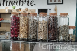 La promotora del café Otomí-Tepehua busca mantener el título como mejor barista brew bar del año