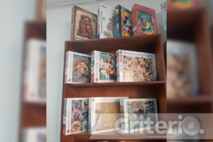 En su aniversario, Tiksa lleva sus juegos a cafeterías locales para compartir la experiencia
