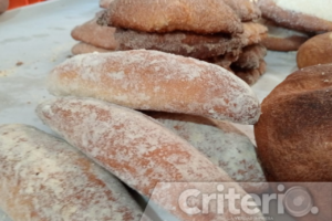 Cada domingo, el mercado municipal es punto de encuentro para probar estas joyas caseras