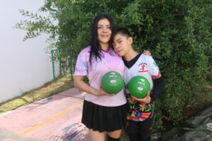 Russell, medallista mundial Sub 12 en Canadá, dedicó el logro a su mamá: 