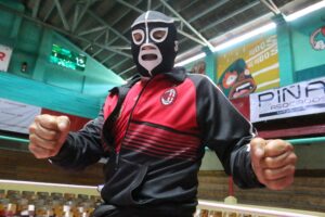 Desde 1992, Black Shadow Jr. porta con orgullo el nombre del legendario Hombre de Goma