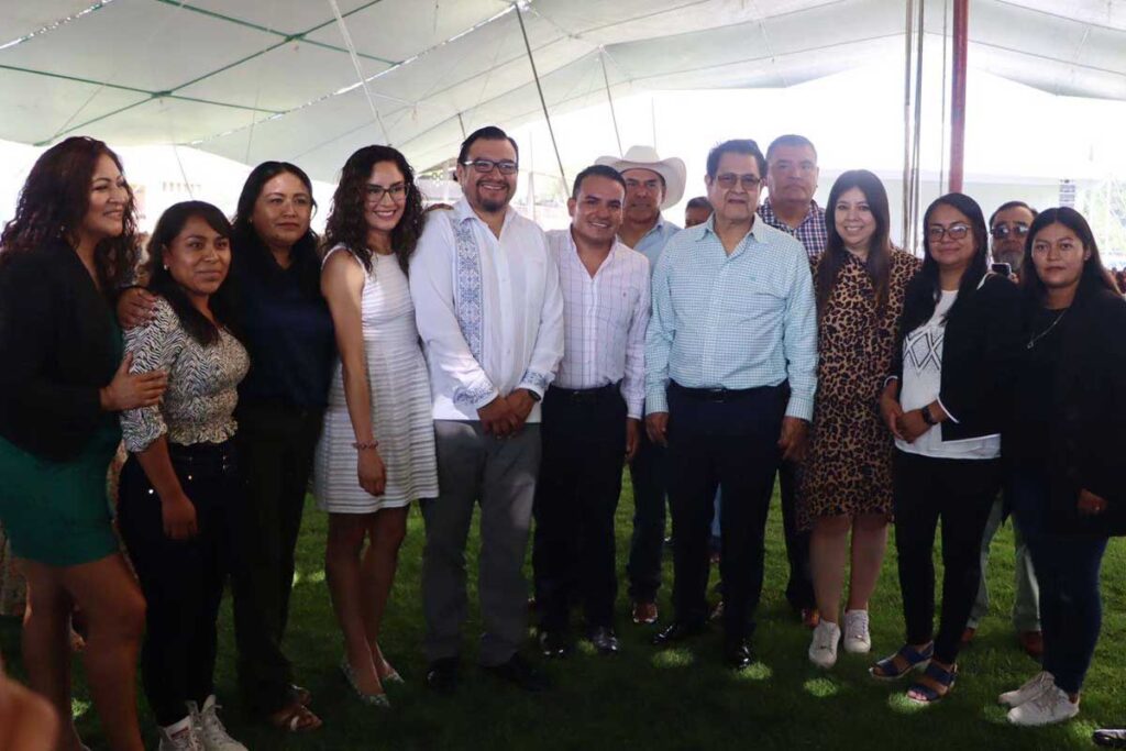 Al festejo del Día del Maestro en Ixmiquilpan asistió el secretario de Gobierno de Hidalgo, Guillermo Olivares Reyna