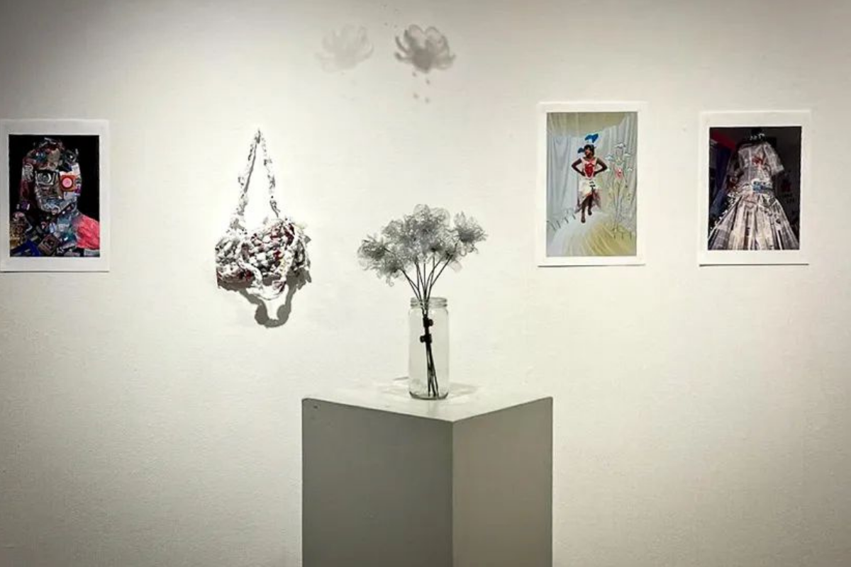 Piezas tridimensionales hechas con plástico reciclado y collage digital forman parte de la muestra binacional Trash to Art