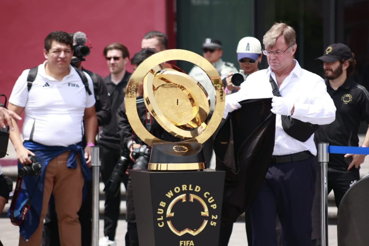 El Trophy Tour del Mundial de Clubes comenzó en Pachuca, destacando la pasión de los Tuzos y la presencia de grandes leyendas del Club Pachuca que acompañarán el trofeo en su recorrido / Foto: David Martínez