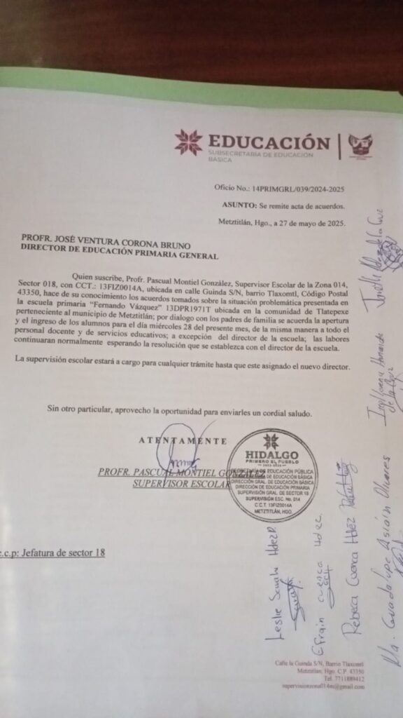 Primaria de Metztitlán continuará clases sin director, tras protesta de padres de familia