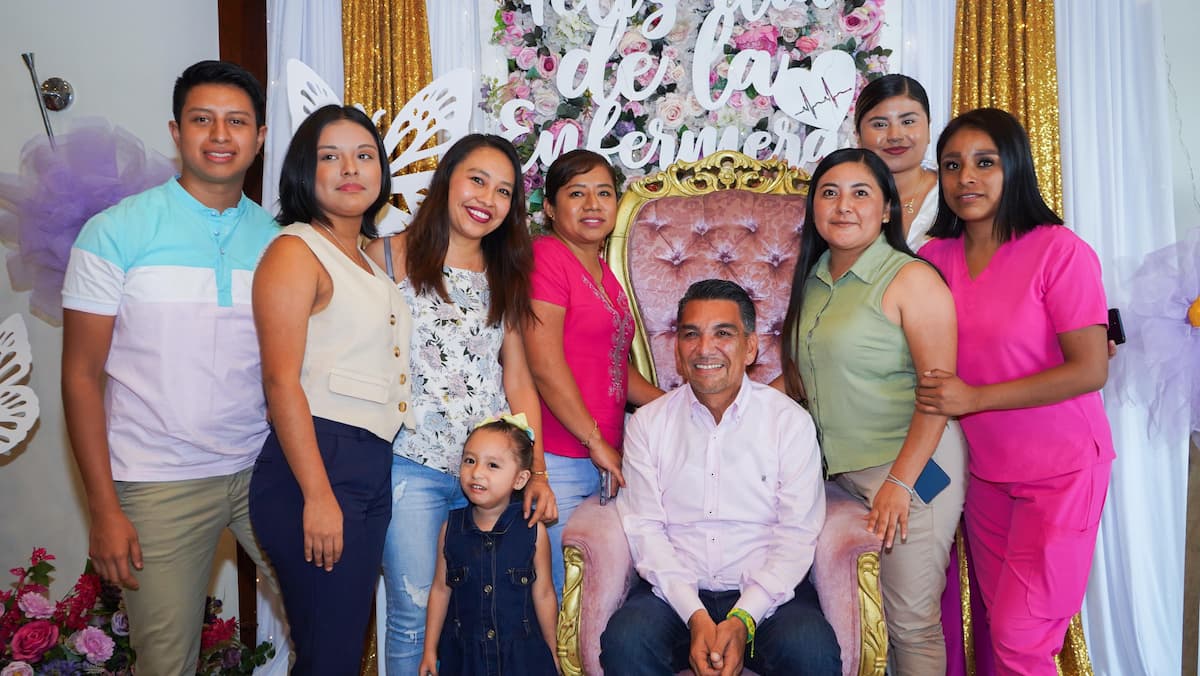 El alcalde José Alfredo San Román Duval encabezó un multitudinario festejo por el Día de la Enfermería