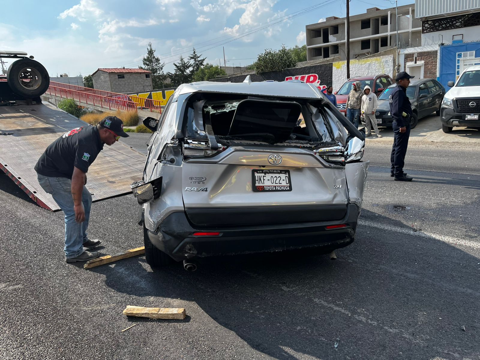 Vehículo volcado tras accidente en la carretera Pachuca-Tulancingo, a la altura de Amaque