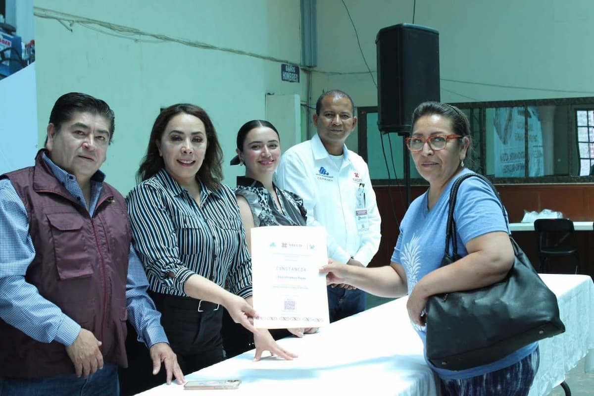 La presidenta municipal de Actopan, imelda cuéllar cano, encabezó hoy la entrega de 226 constancias de Buenas Prácticas de Higiene en Alimentos a comerciantes locales