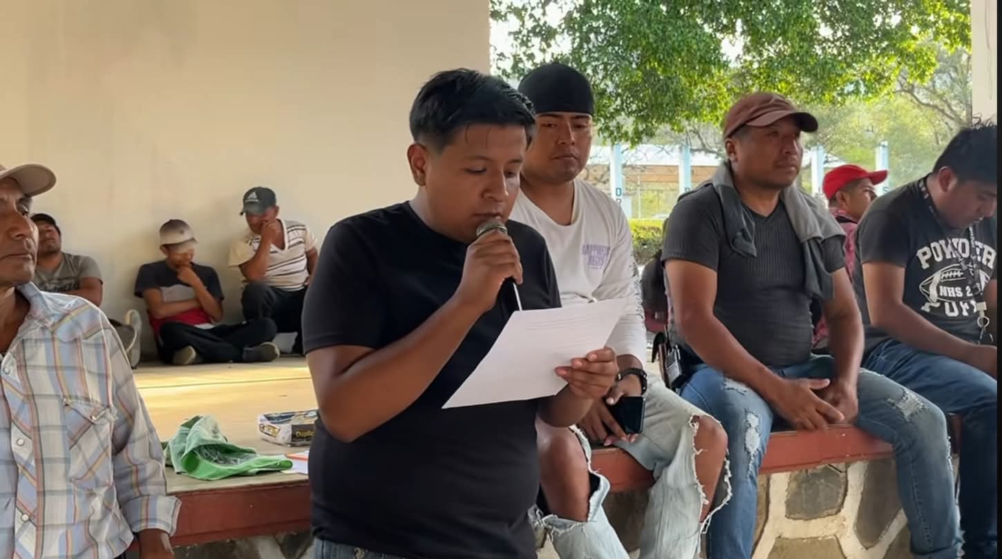 Reunión comunitaria en Mecatlán definió no aceptar recursos del ayuntamiento