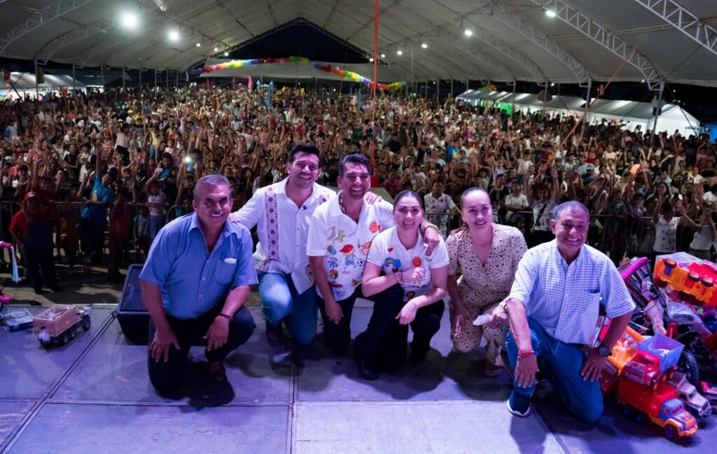 El evento, que inició oficialmente a las 16:00 horas, reunió a niñas, niños y adultos en una jornada gratuita que incluyó música en vivo, espectáculos infantiles, lucha libre, juegos inflables, rifas de obsequios y diversos stands temáticos