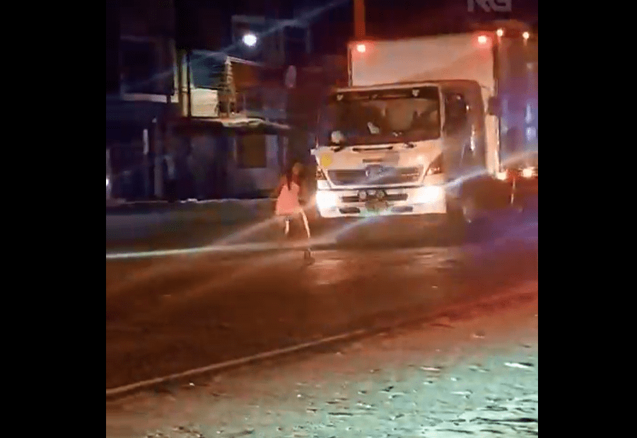 Joven es arrollada por camión en Perú; conductor huyó tras el impacto