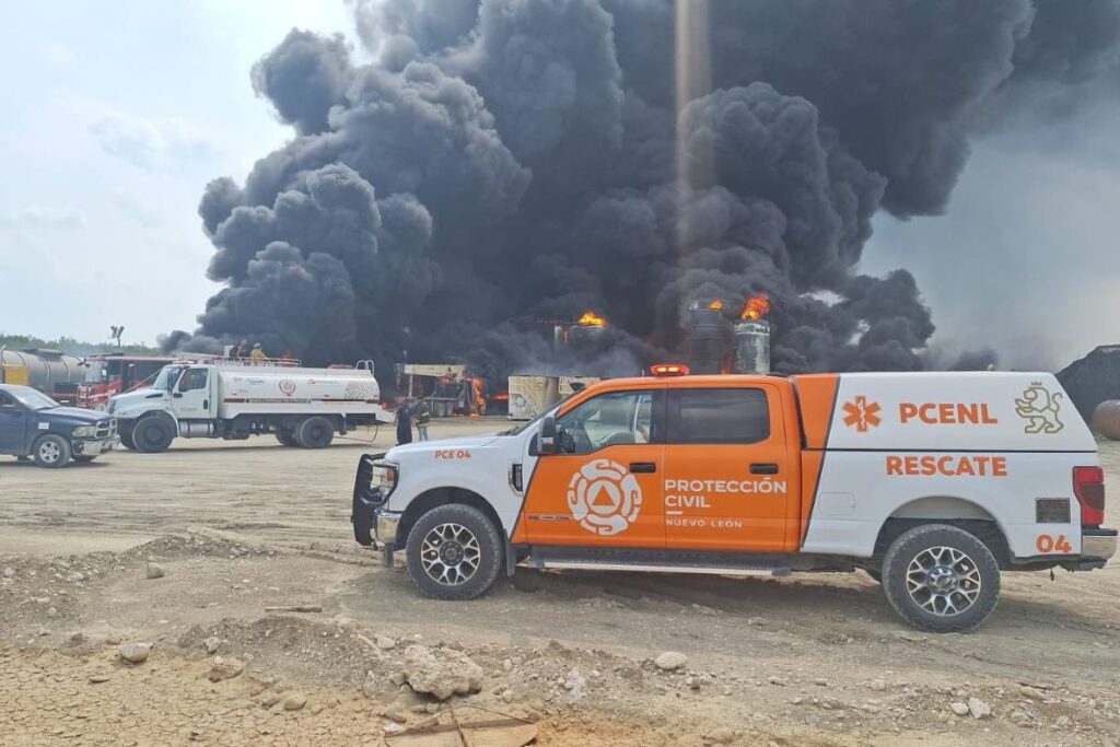 Incendio en Nuevo León consume varios contenedores llenos de diésel; esto fue lo que pasó