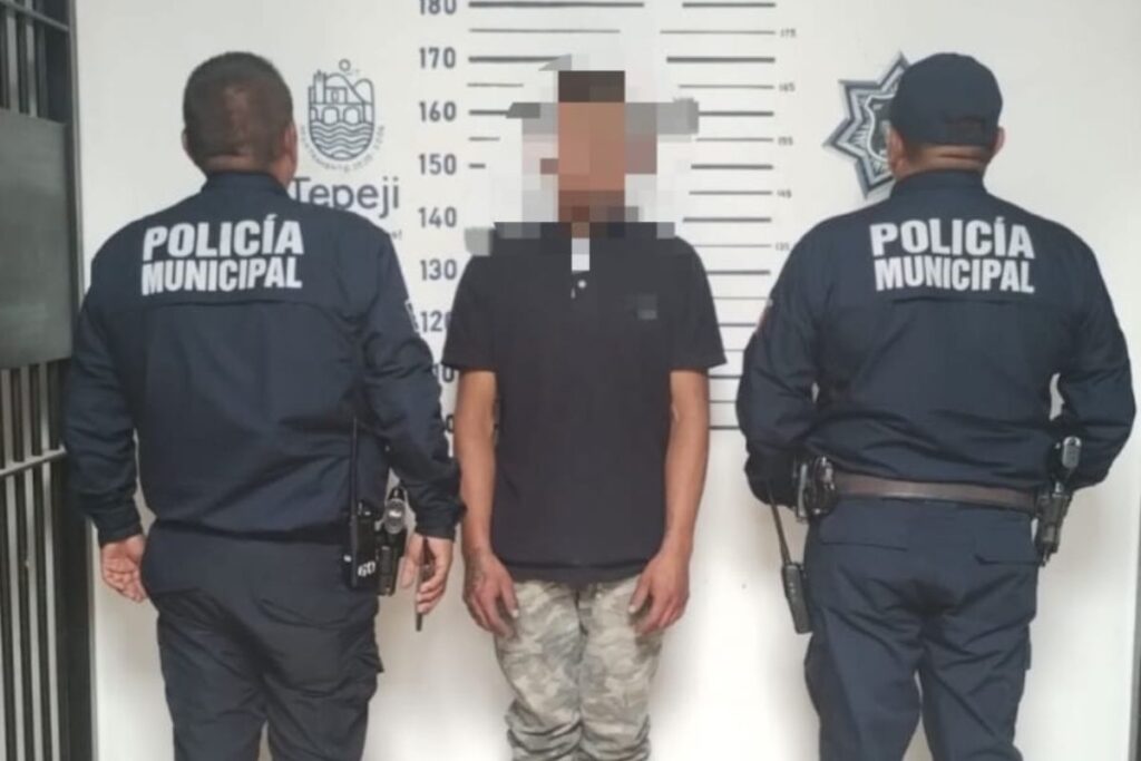 En Tepeji, elementos policiacos aseguran cuatrimoto y droga tras una inspección