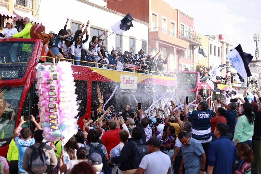 Tuzas conquistan Pachuca: El desfile de las campeonas paraliza la ciudad