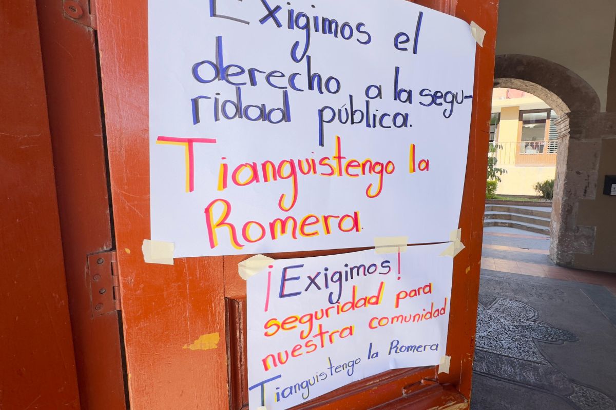 La mañana del miércoles, pobladores de cinco comunidades se manifestaron en la alcaldía | Foto: Miguel Martínez