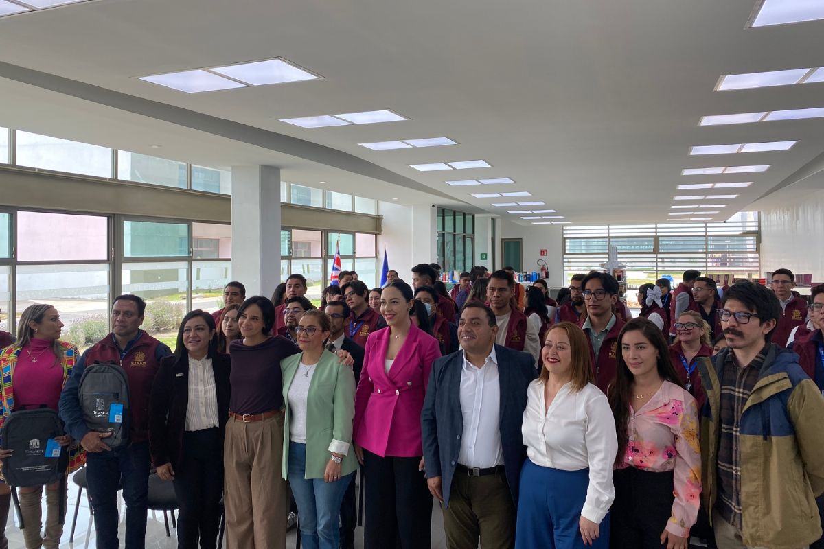 Las autoridades municipales destacaron la importancia de la labor educativa | Foto: Carlos Cisneros