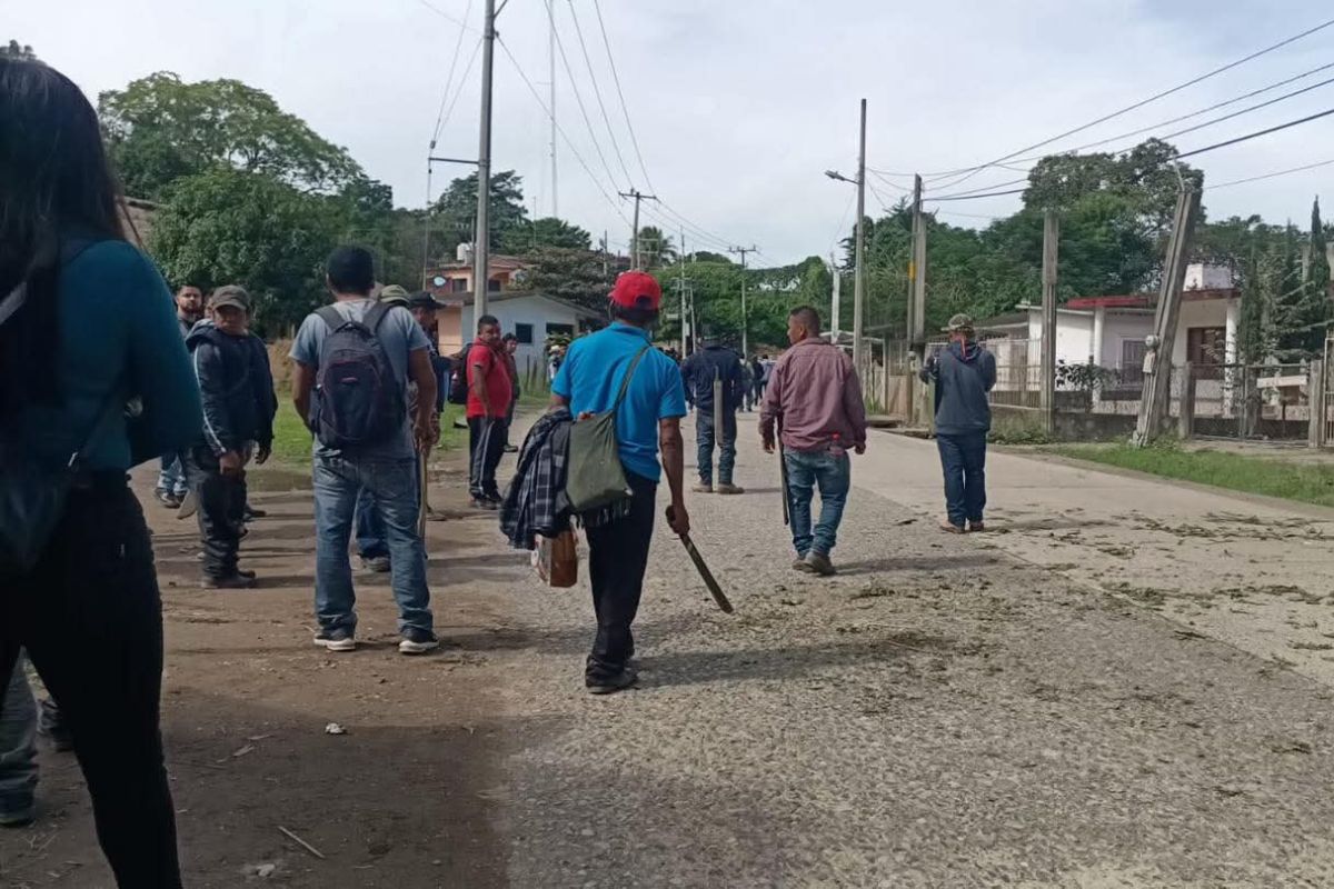 Los inconformes señalaron que la falta de energía eléctrica afectó sus actividades diarias | Foto: Salomón Hernández