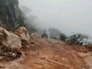 Habitantes reportan ríos crecidos y caminos cerrados en Meztitlán