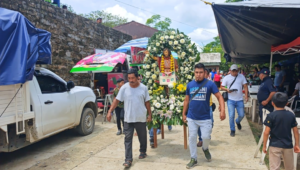 La procesión de San Juan recorrió las calles de Jaltocán hasta llegar al panteón