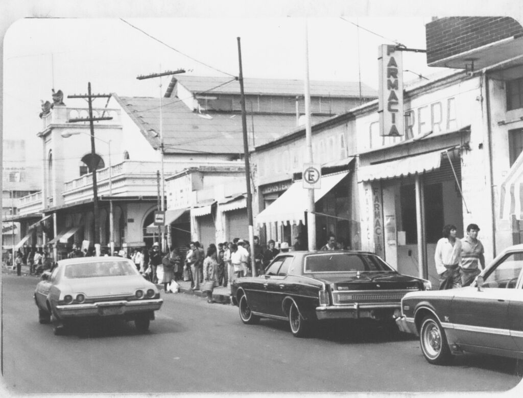 La imagen que ilustra esta entrega muestra a la calle Guerrero a principios de los años 70