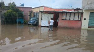 Autoridades indicaron que la inundación en Los Tuzos se generó por “la lluvia atípica”Foto: Saúl Hernández