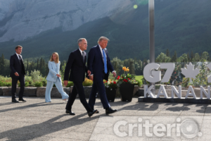 Considera “flagrante” el cobro a empresas como Apple y Microsoft; Ottawa defiende su derecho a gravar ingresos digitales