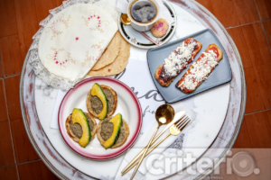 Disfruta de la fusión perfecta entre la excelencia del café y una gastronomía regional que marida sabores de Veracruz e Hidalgo, ofreciendo platillos tradicionales con un giro especial