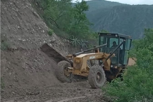 Autoridades de Eloxochitlán dieron mantenimiento al caminoFoto: Martha Sáenz