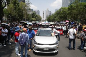 Integrantes de la CNTE durante su última marcha del paro nacional, este viernes en Reforma.